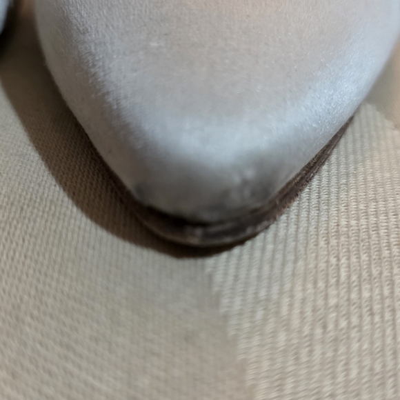 STUART WEITZMAN CREAM HEELS W/ RHINESTONE BUCKLE SIZE 7.5 - Picture 11 of 11